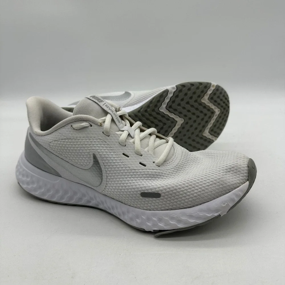 Nike BQ3207-100 Womens Size 9.5 Revolution 5 Sneaker Pure Platinum Running Shoes